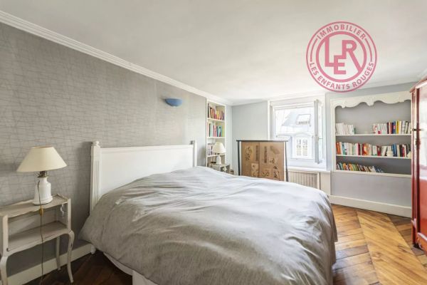 Paris 8ème - Saint-Philippe-du-Roule - Top floor apartment
