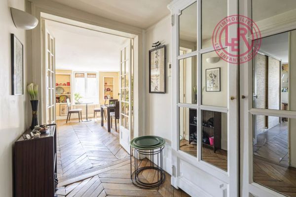Paris 8ème - Saint-Philippe-du-Roule - Top floor apartment