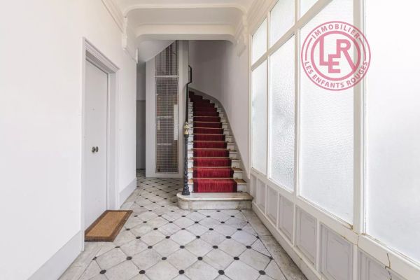 Paris 8ème - Saint-Philippe-du-Roule - Top floor apartment