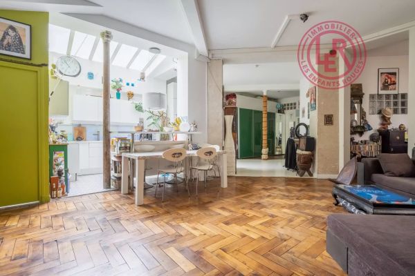Paris 11ème – Avenue de la République / Parmentier –  Loft de 4 pièces 108 m2 –  Rez-de-chaussée style atelier avec verrières