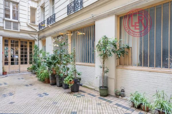Paris 11ème – Avenue de la République / Parmentier –  Loft de 4 pièces 108 m2 –  Rez-de-chaussée style atelier avec verrières