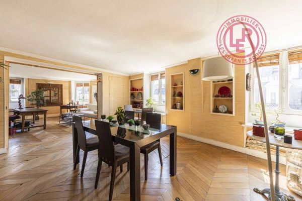 Paris 8ème - Saint-Philippe-du-Roule - Top floor apartment